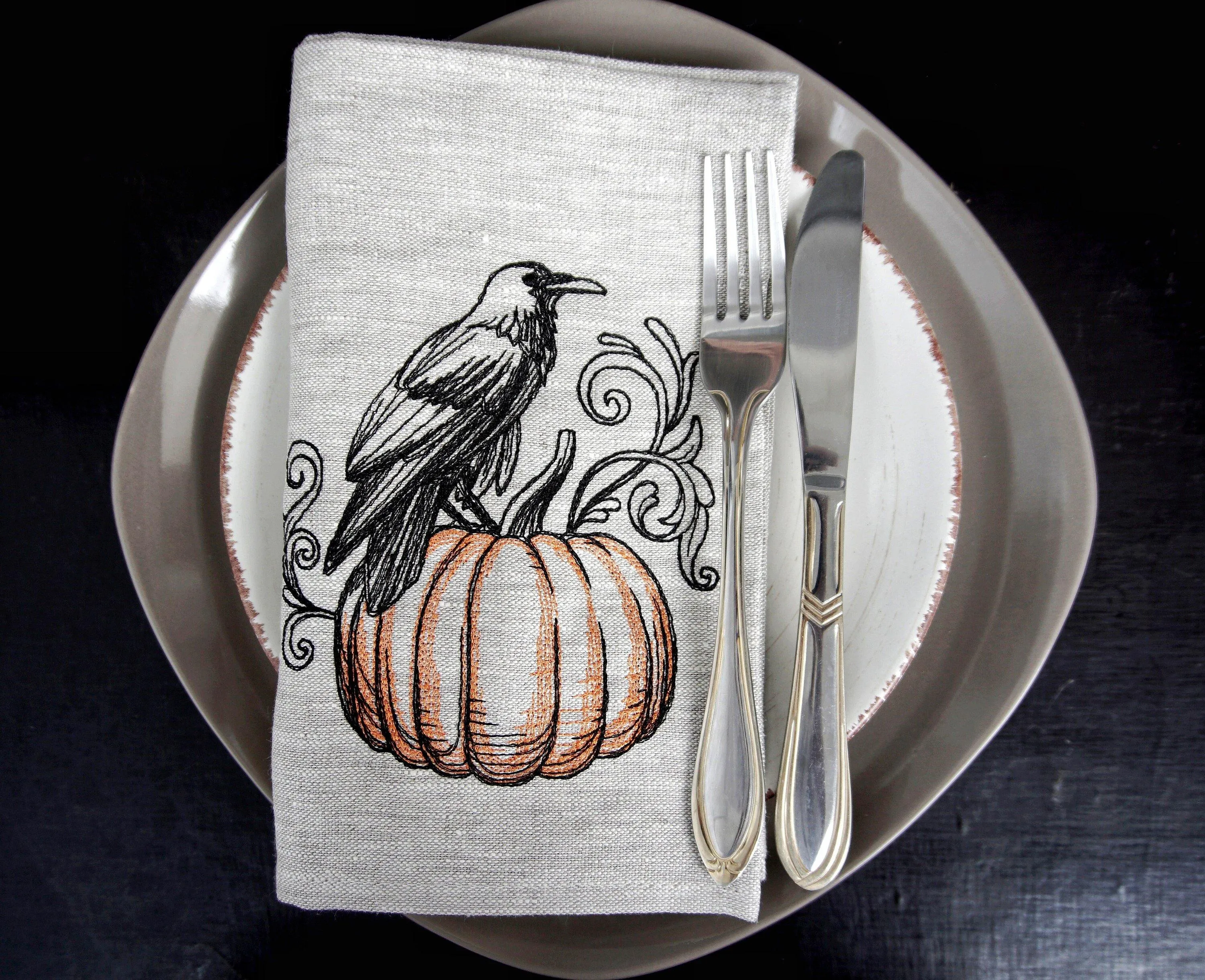 #073 | Halloween pumpkin with crow and BOO frame | Linen napkins