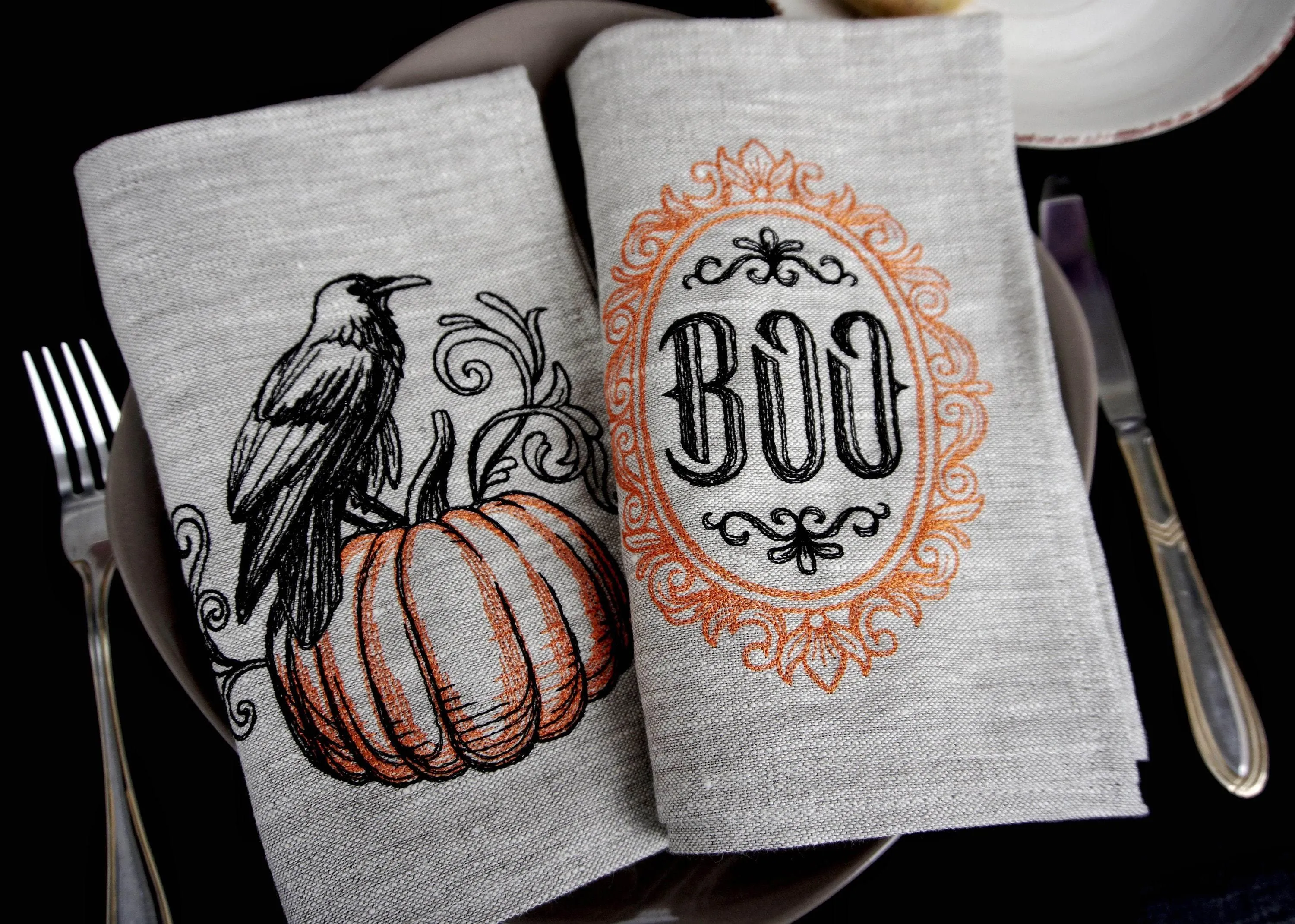 #073 | Halloween pumpkin with crow and BOO frame | Linen napkins