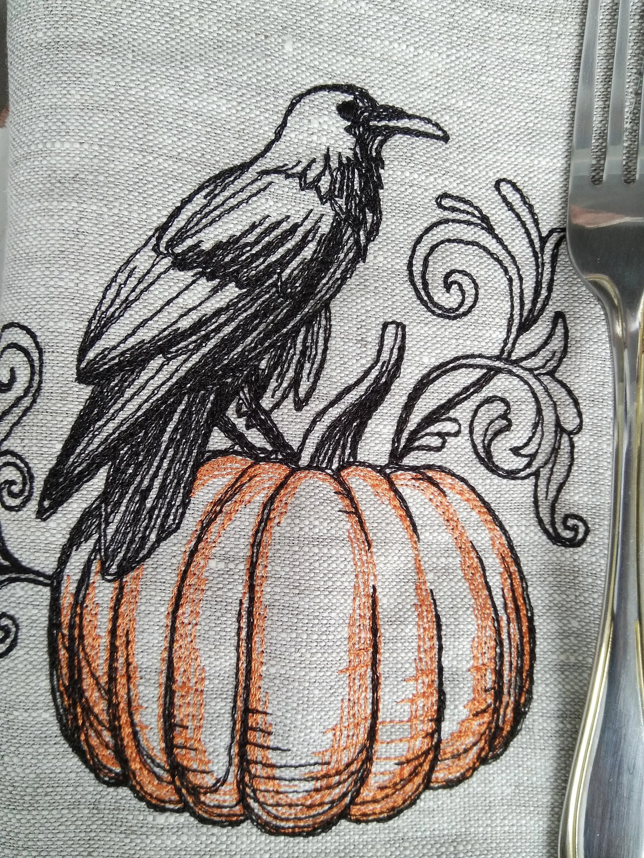 #073 | Halloween pumpkin with crow and BOO frame | Linen napkins