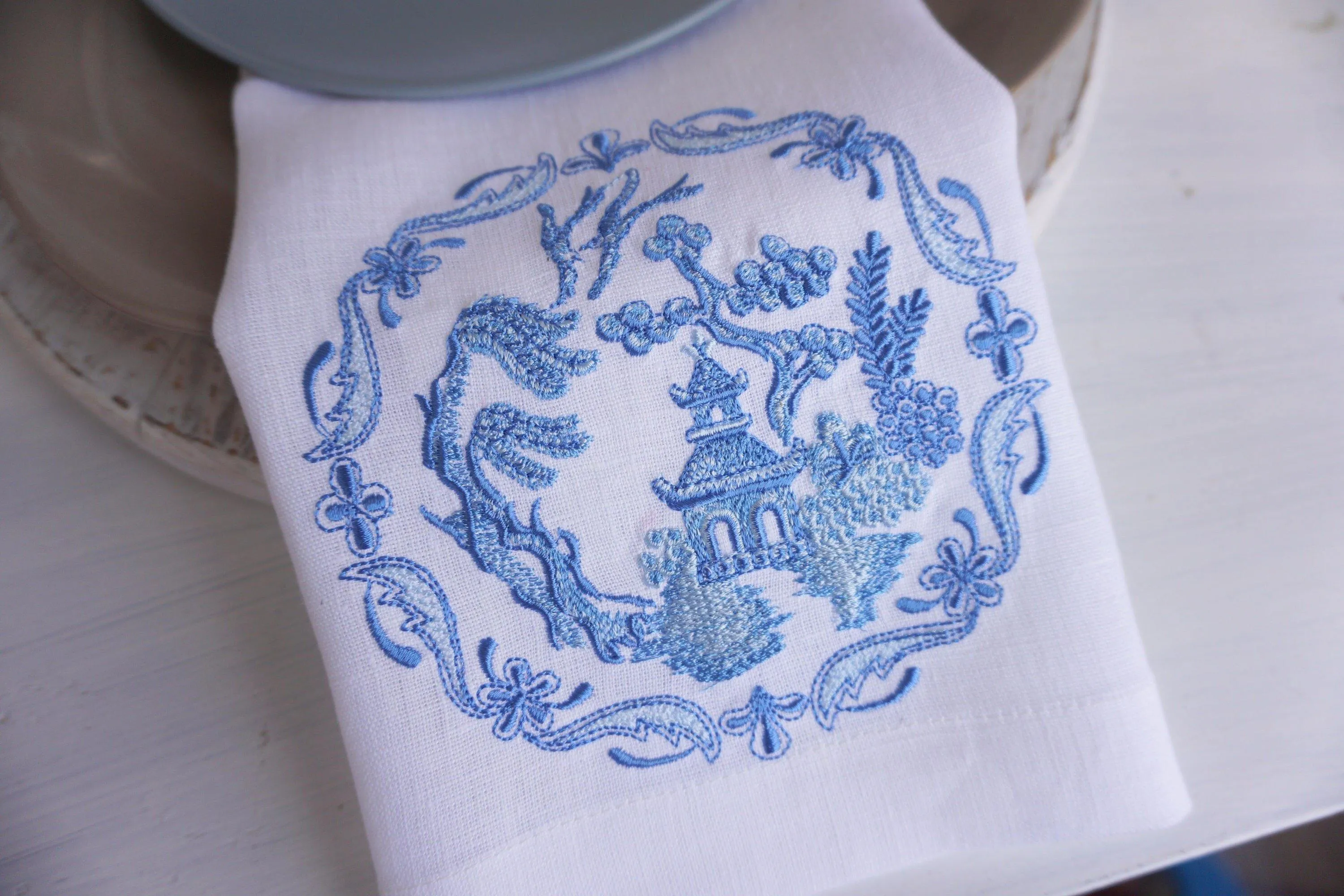 #080 | Chinoiserie Birdhouse | Linen napkins