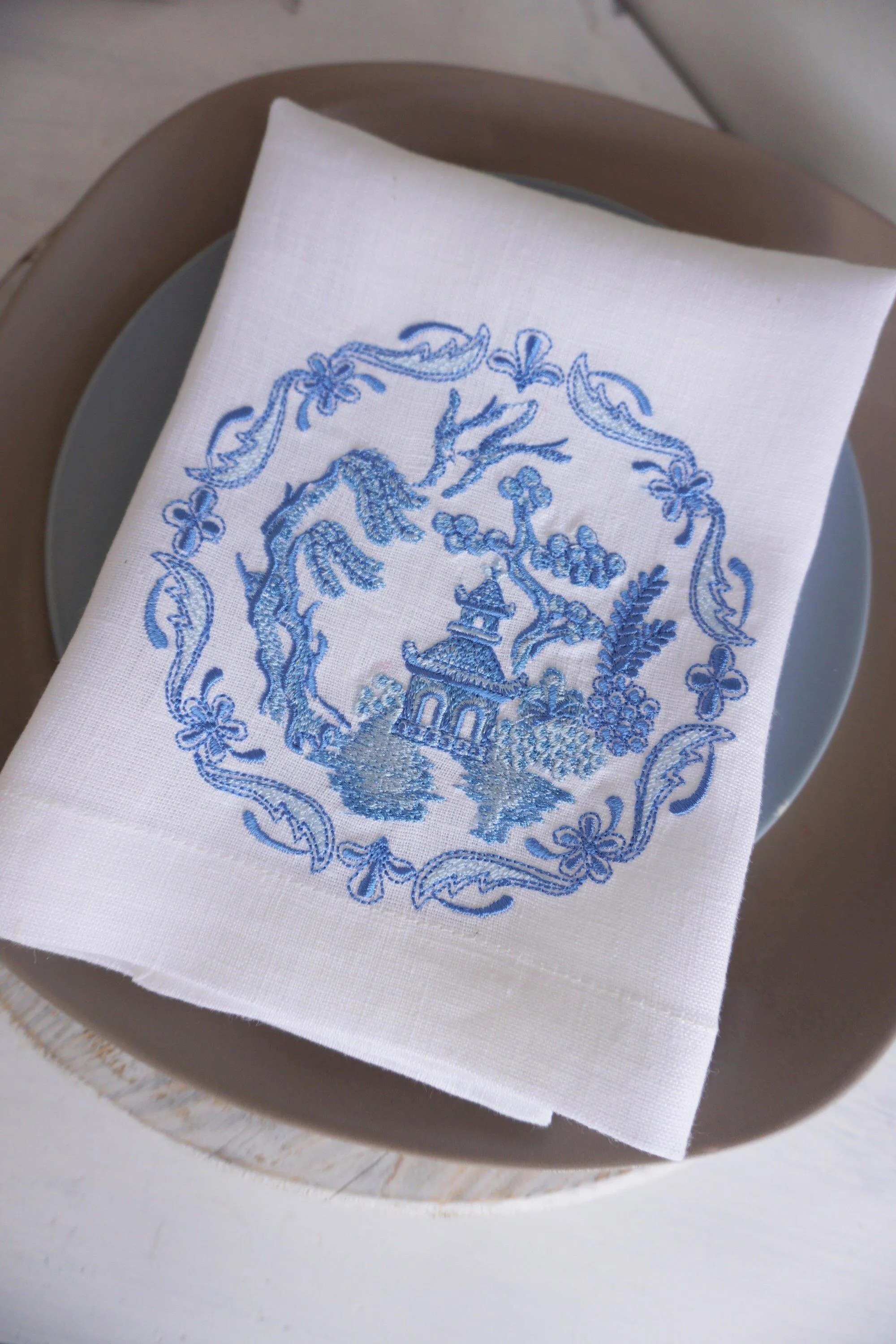 #080 | Chinoiserie Birdhouse | Linen napkins