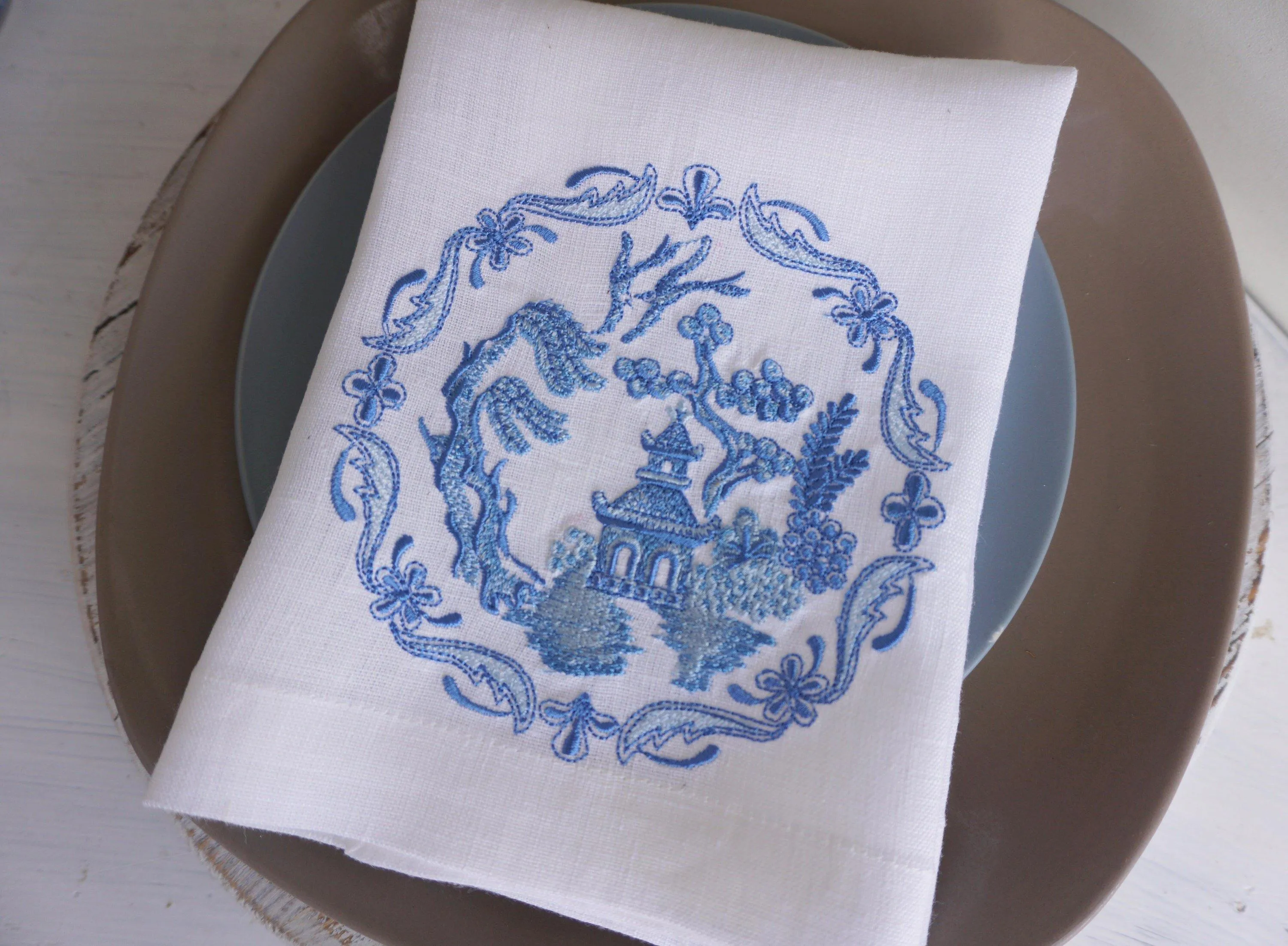 #080 | Chinoiserie Birdhouse | Linen napkins