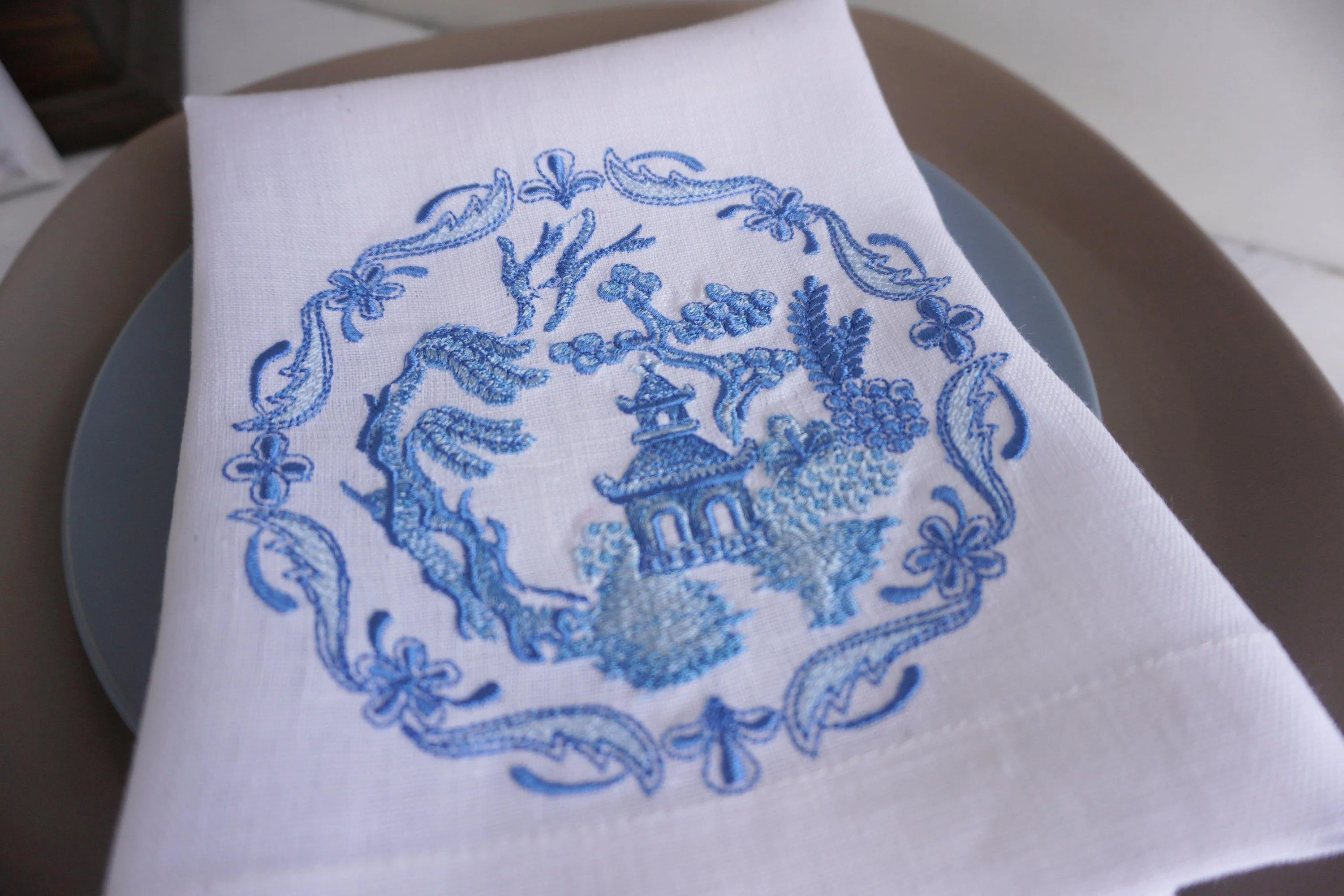 #080 | Chinoiserie Birdhouse | Linen napkins