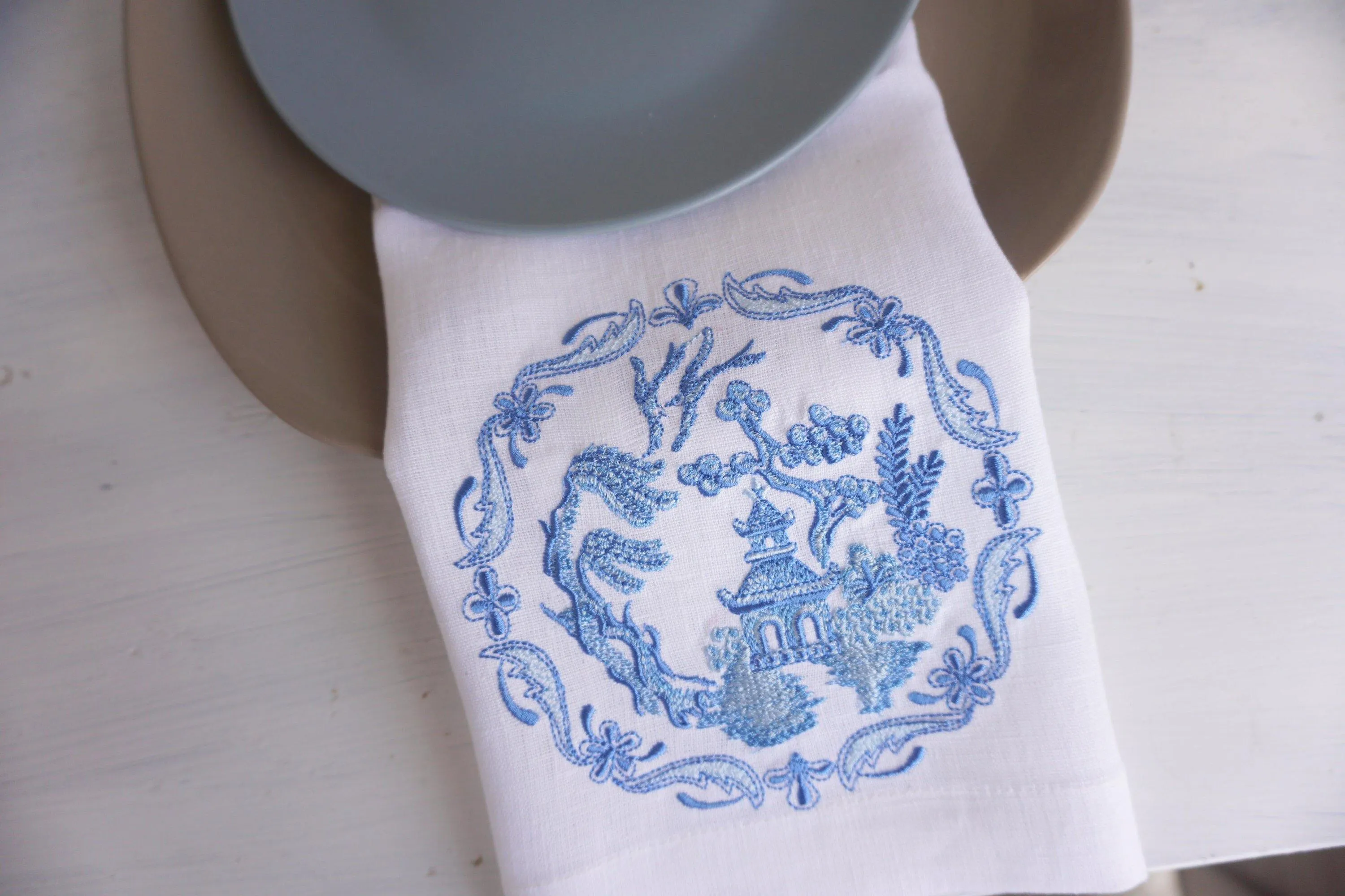 #080 | Chinoiserie Birdhouse | Linen napkins