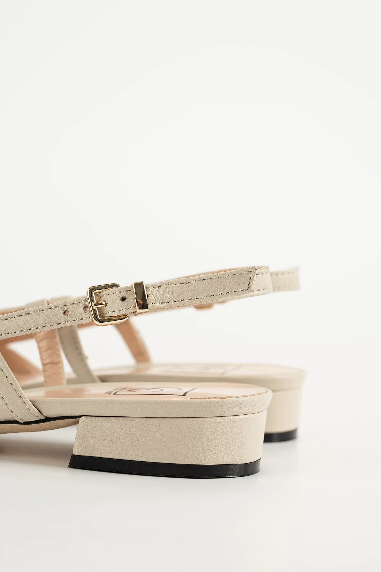 Ballerina Wiktoria 172 | Off-White Skinn