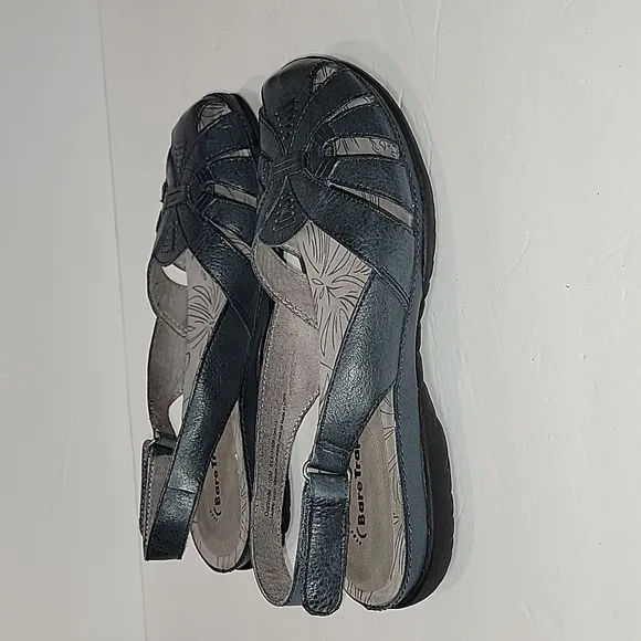 BARETRAPS &quot;DACHELLE&quot; Navy leather slingback sandal NWOB, Size 10M