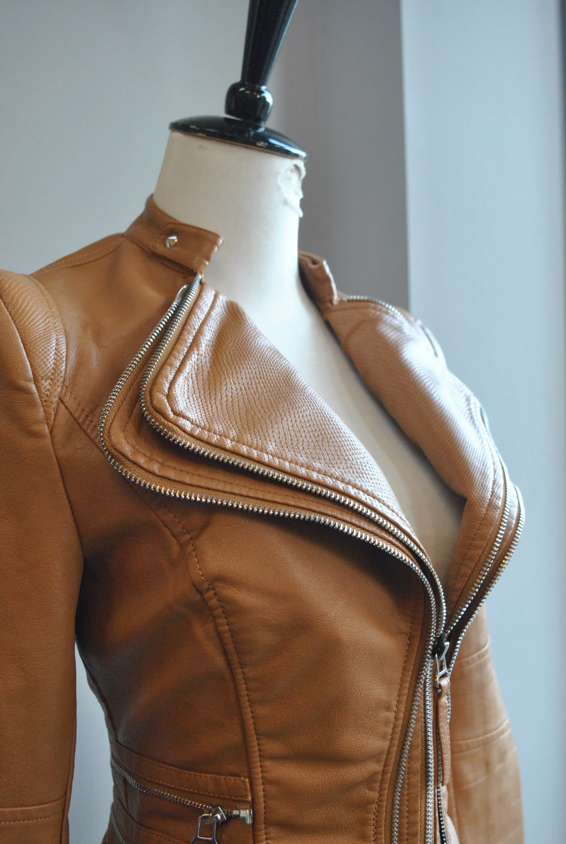 CARAMEL FAUX LEATHERR JACKET