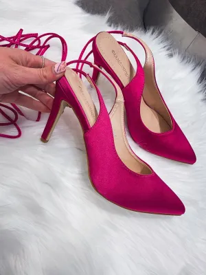 Dècolletè slingback fucsia effetto satin con laccetti alla caviglia e tacco 10 cm