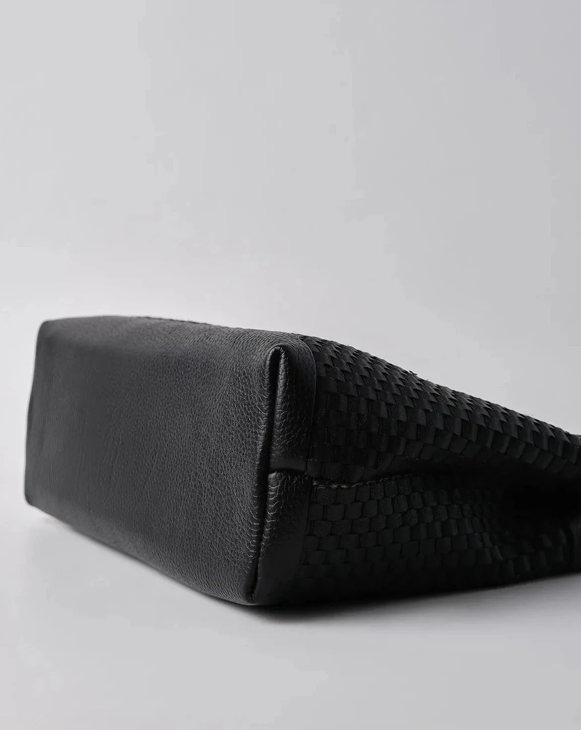 Exquisite Black Genuine Knitted Leather Clutch Handbag with Walnut Wood Accents