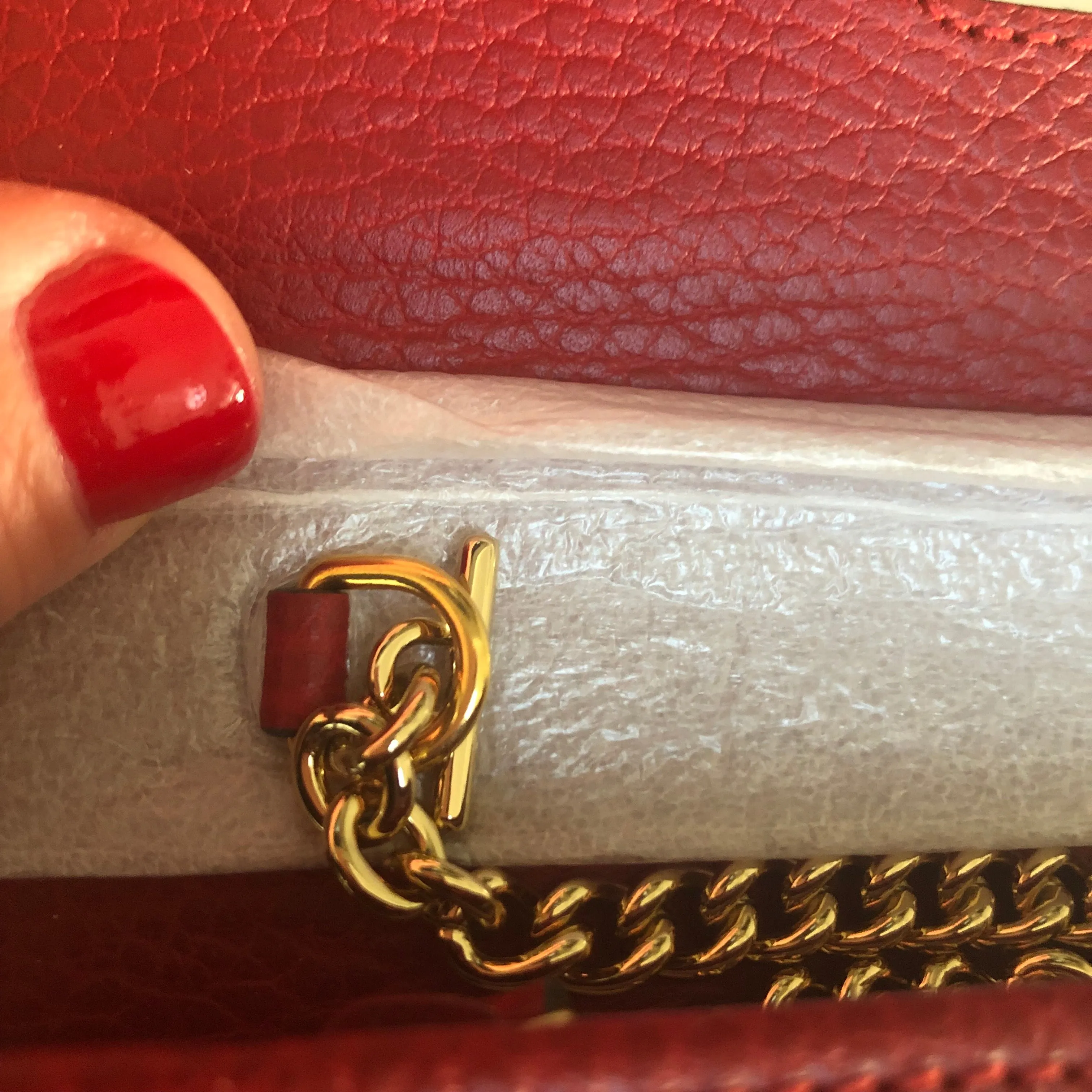 Gucci Marmont Leather Chain Wallet in Red