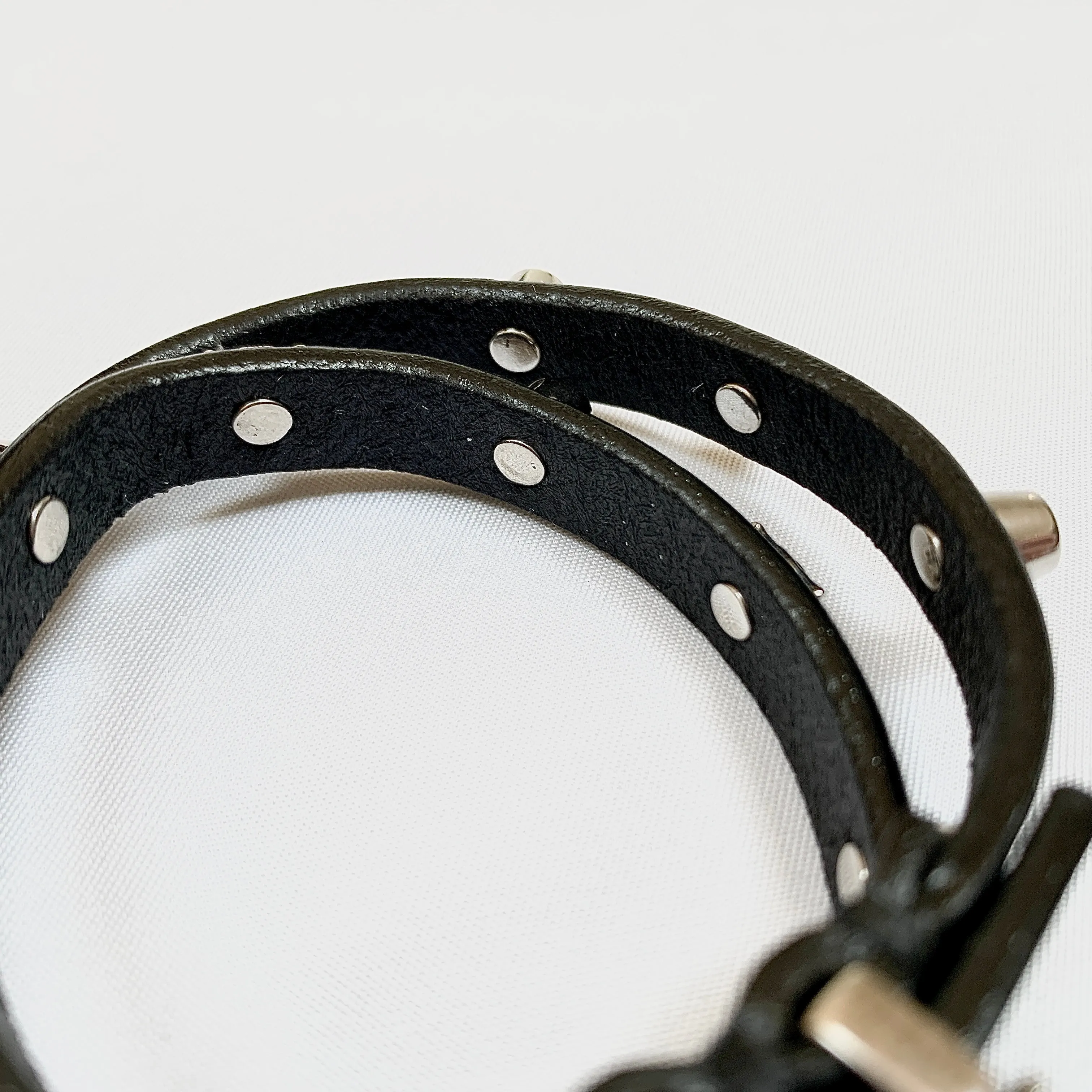 Gucci Studded Feline Head Leather Wrap Bracelet in Black