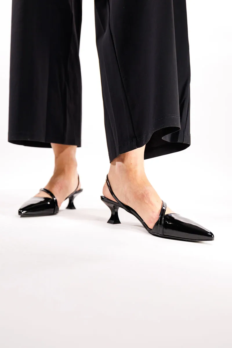 KMB Sort spiss skinnlakk med slingback og liten hel