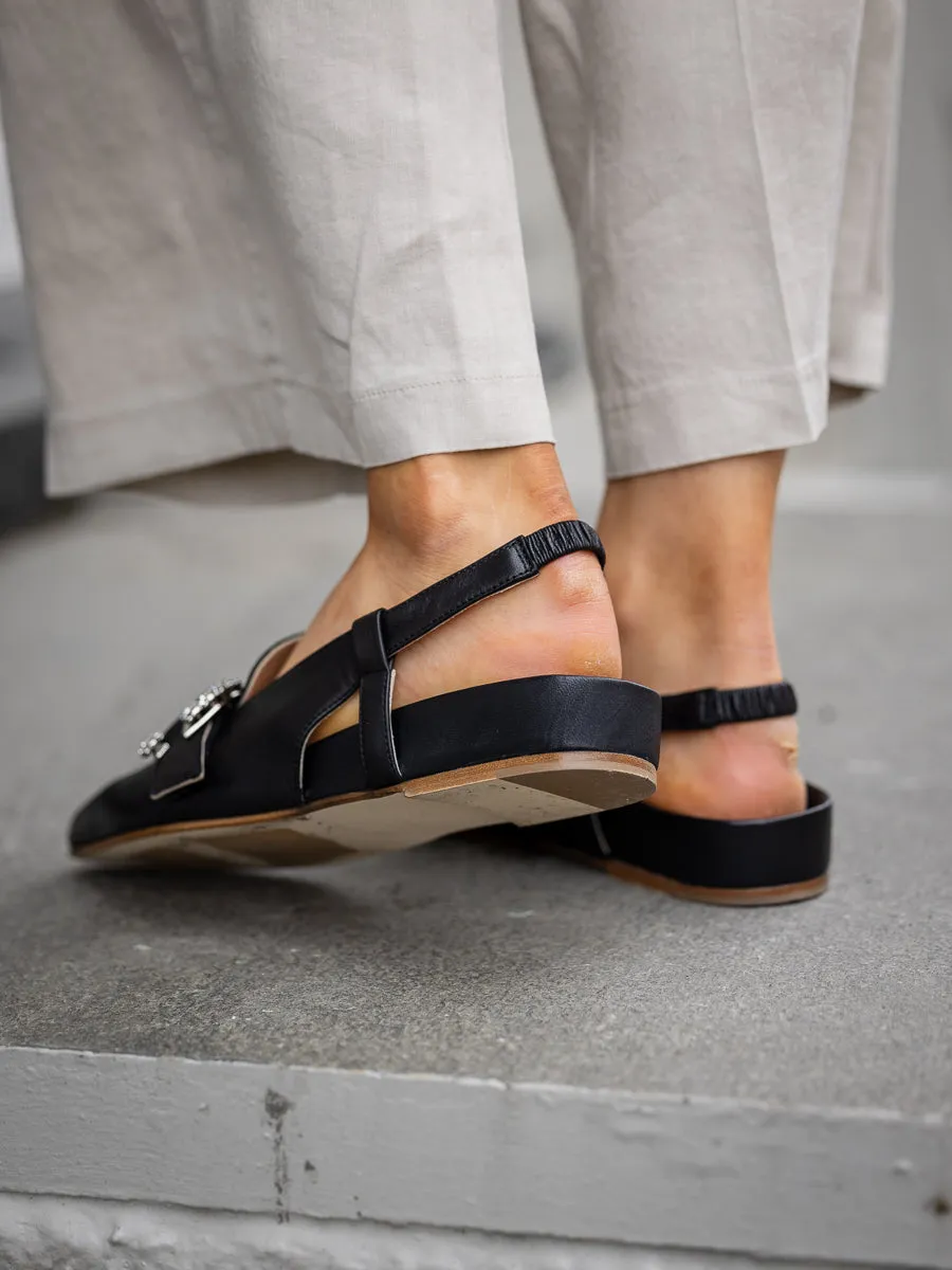 Laura Bellariva Sort spiss ballerina med slingback og strasspenne
