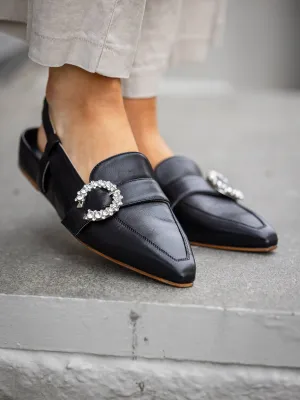 Laura Bellariva Sort spiss ballerina med slingback og strasspenne