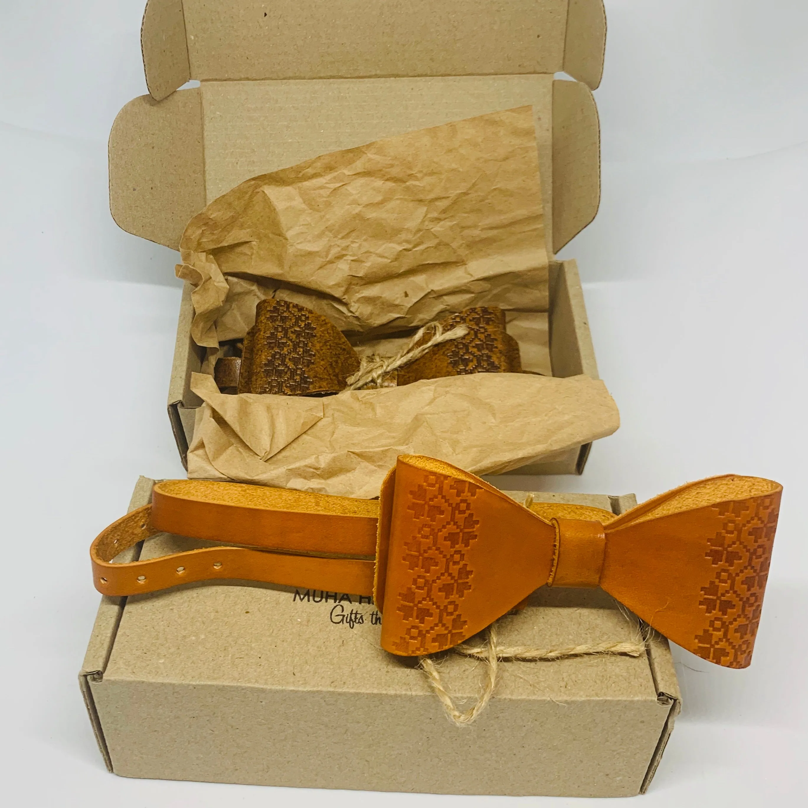 LEATHER BOW TIE / OLD