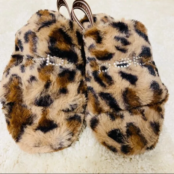 NWT BEBE JEANNA LEOPARD SLIPPER SLIDES