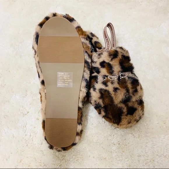 NWT BEBE JEANNA LEOPARD SLIPPER SLIDES