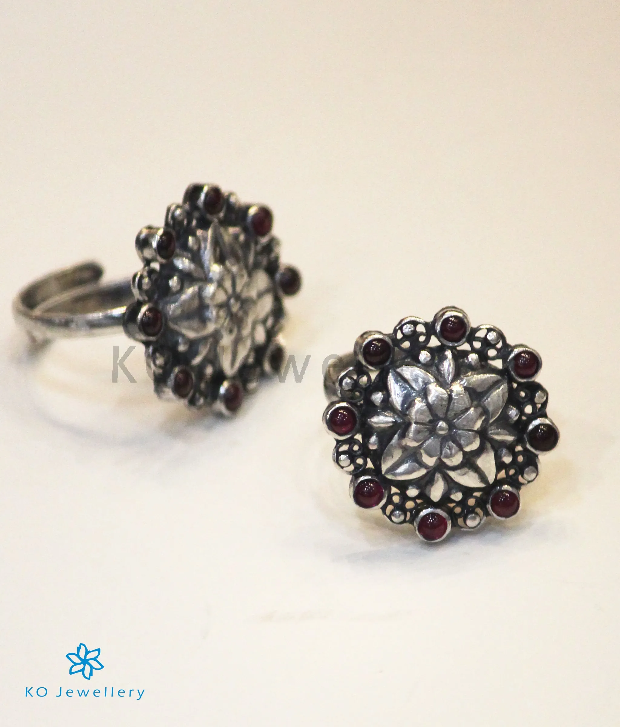 The Aamod Silver Toe-Rings