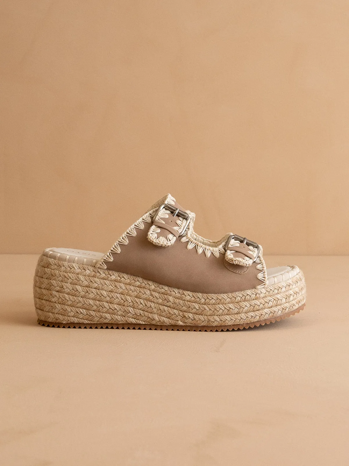 The Eugenia | Cedar Wood Embroidered Detail Raffia Platform Slide