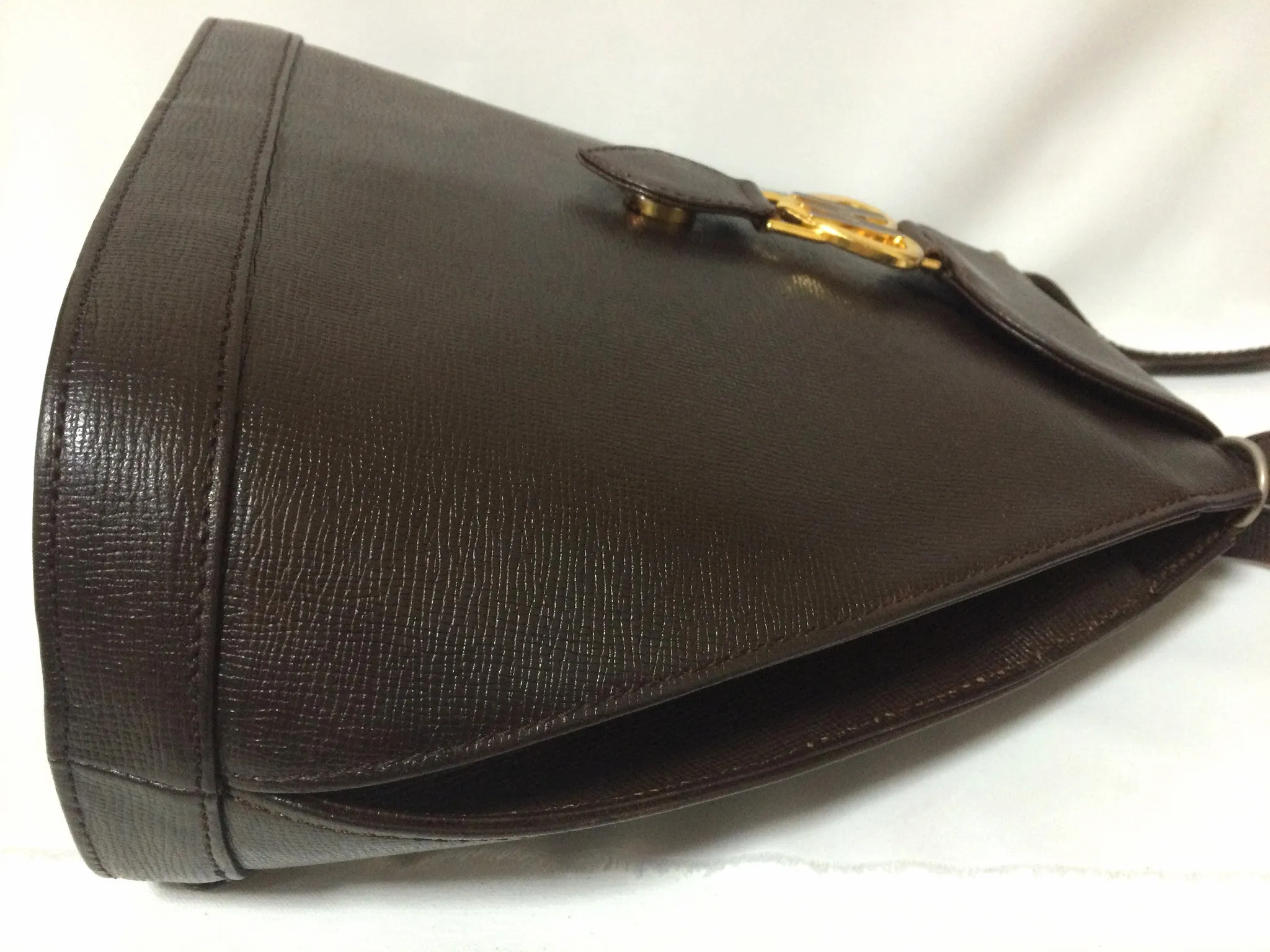 Vintage MOSCHINO genuine dark brown leather backpack with golden and black M logo motif from cheap and chic by moschino. Perfect daily bag. 060528r1
